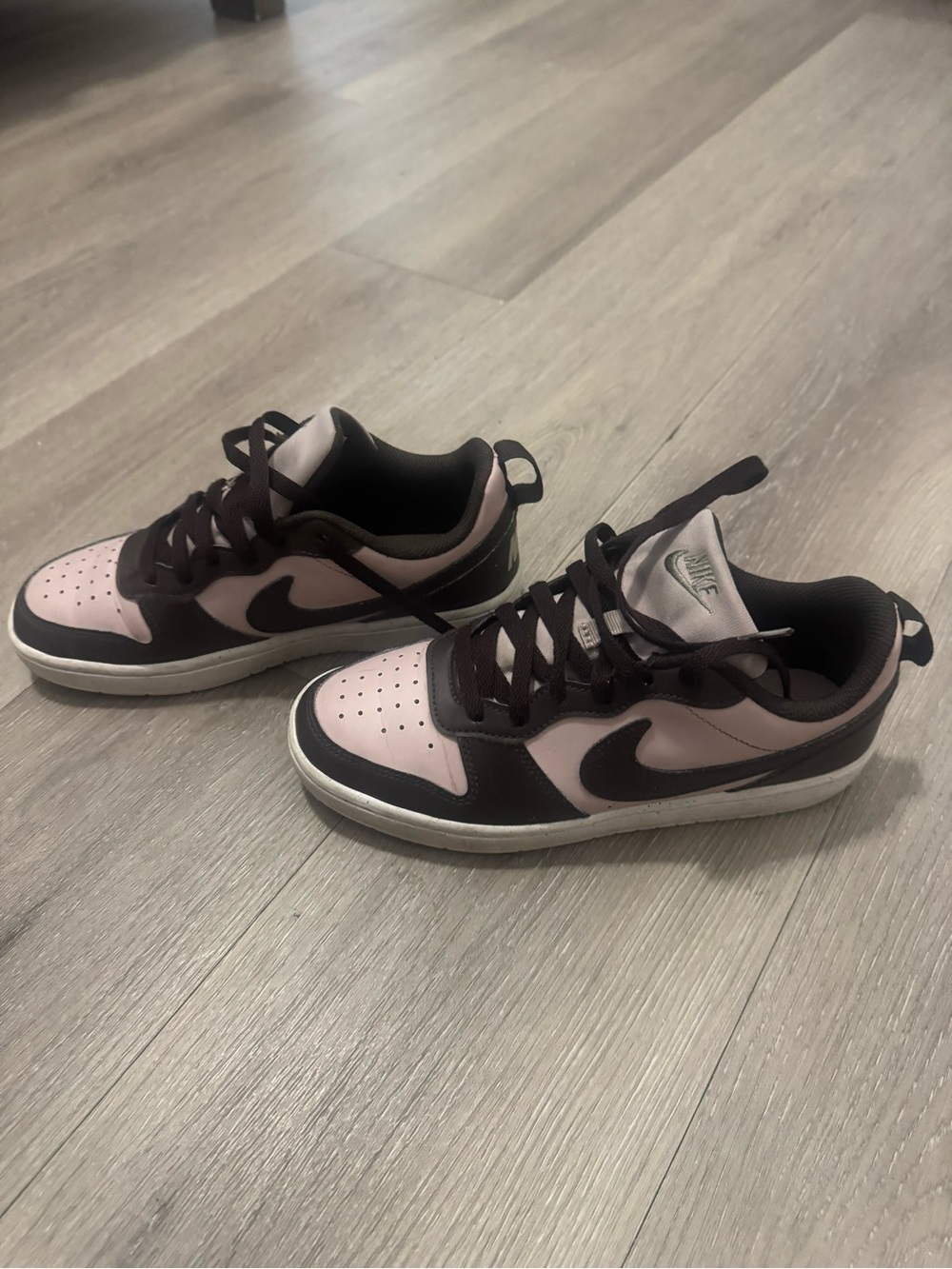 Nike Women’s Low-Top Sneakers in Light Pink and Black size 5y Eur 37.5
